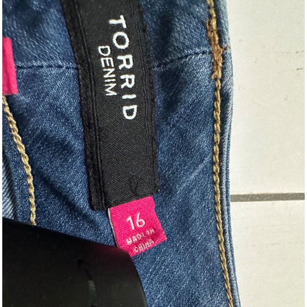 Torrid Stretch Denim Ankle Cropped Medium Wash Jeans Women's Size 16W - Picture 9 of 10